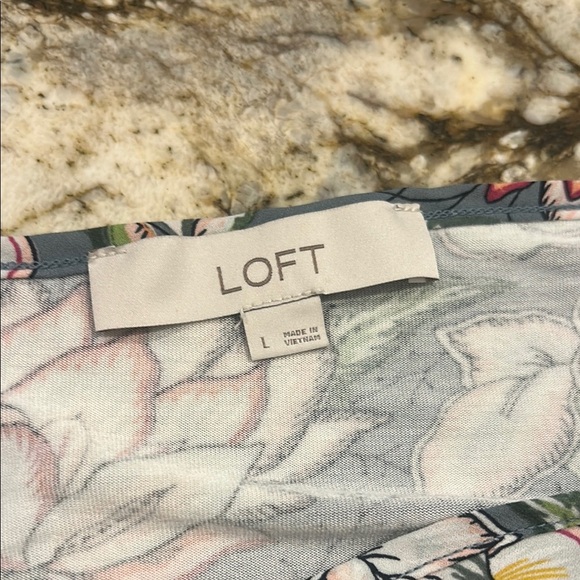 LOFT Gray and Green Blouse with Elegant Design - Picture 5 of 10
